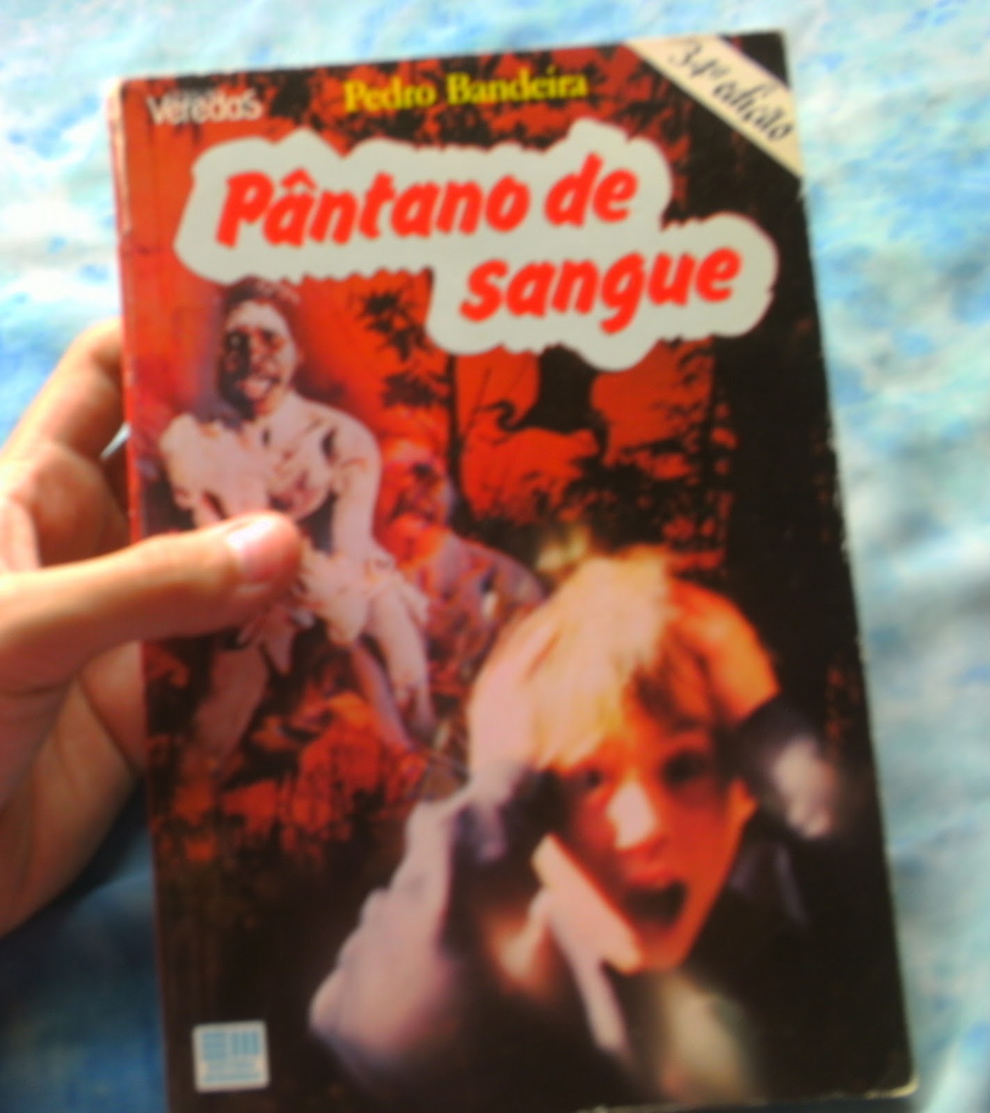 Cereja Brechó Livro Pântano de Sangue