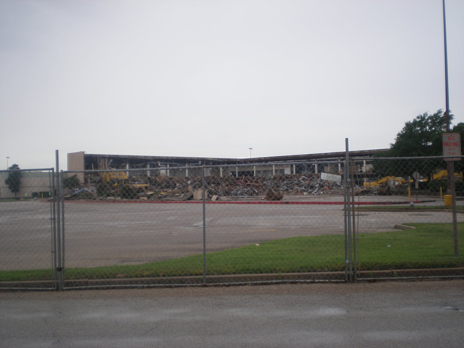 The Louisiana and Texas Retail Blogspot: May 16th Demolition pictures at Greenspoint Mall