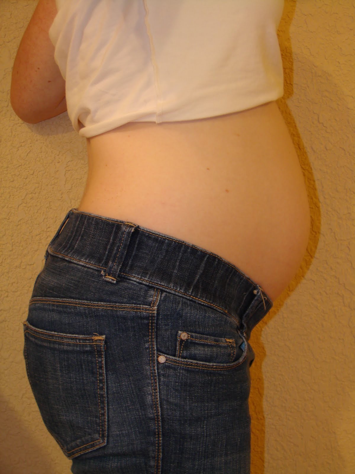 [6+months+pregnant+RJ2.JPG]