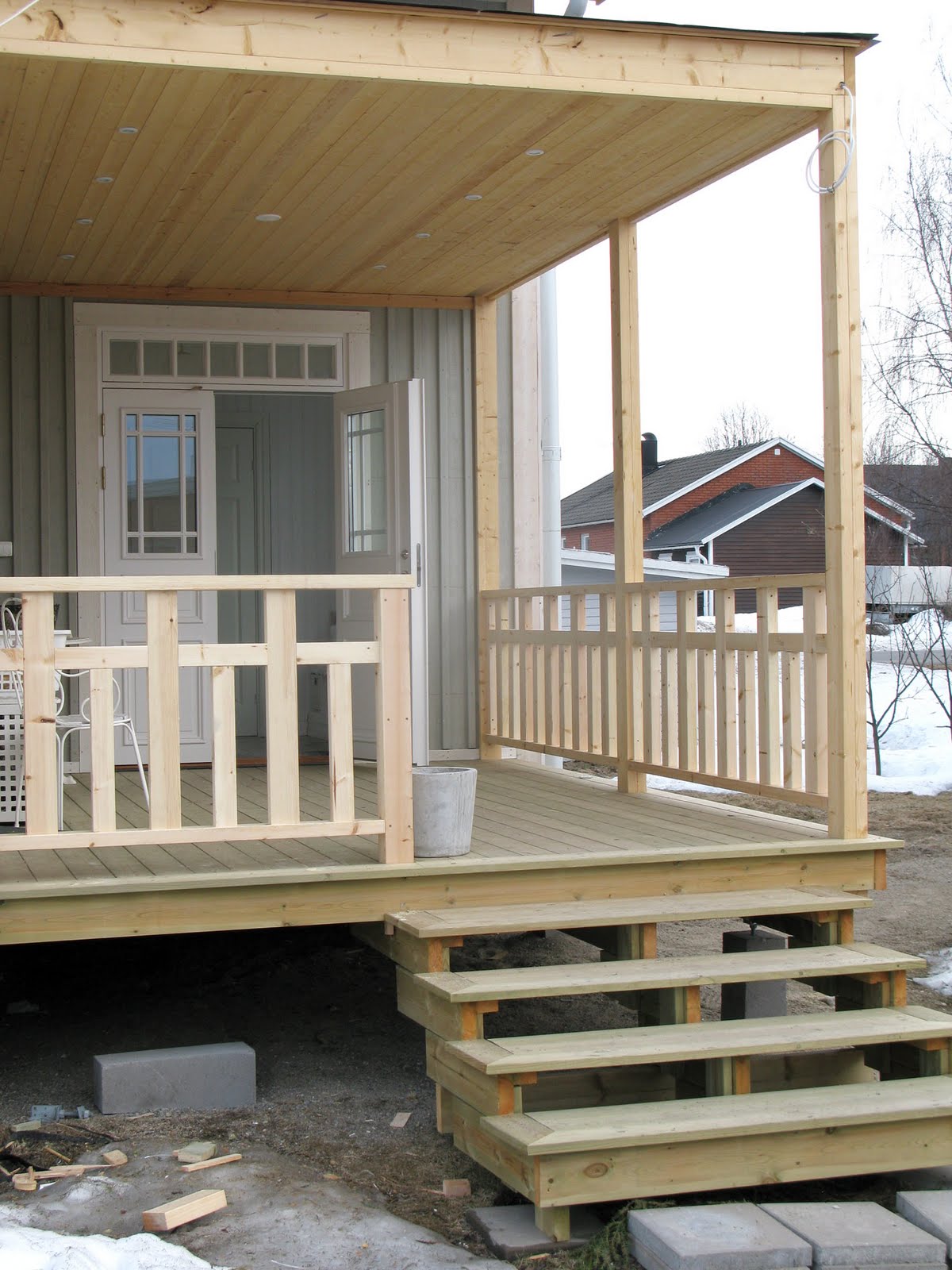 i mari: Räcke på plats