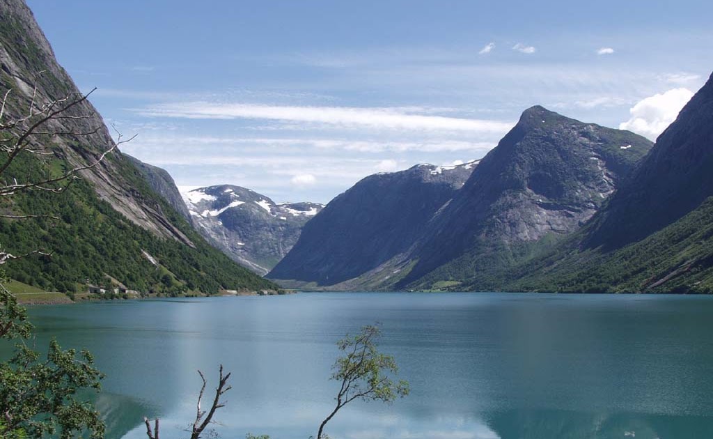 Норвегия средняя. Озеро фьордовое. Озеро сулеватн Норвегия. Природа и климат Норвегии. Морской умеренный климат Норвегии.