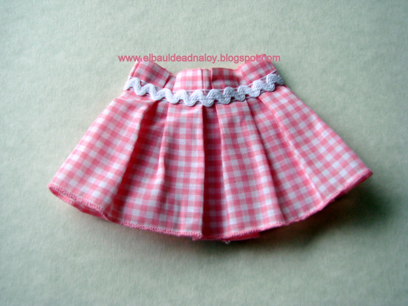 EL BAUL DE ADNALOY: falda rosa cuadros muñecas
