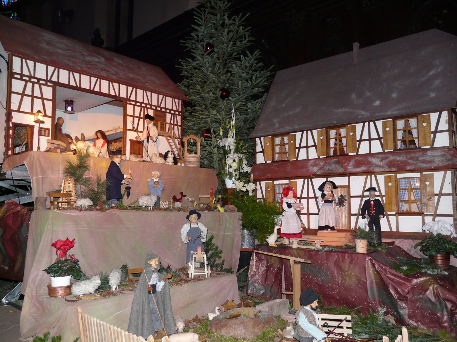 BLOG DU GITE de STRASBOURG et de ses HOTES: CRÈCHE de NOËL ALSACIENNE à l'église Saint-Nicolas à