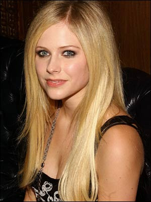 Rebellious rocker Avril Lavigne was spotted Friday night at LAVO inside The