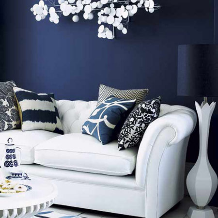 Seekingdecor Navy White For The New Year Navy And White Furniture Is Hot For 2017 I Love Headboards Upholstered In A Velvet Fabric Nautical Large Scale Stripes Look Great Vertically On