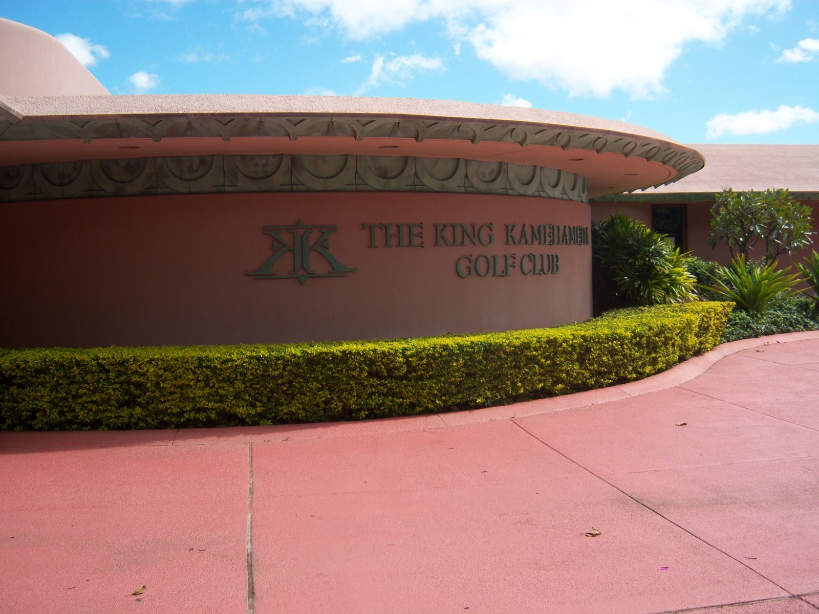 Simons {6}. king kamehameha club house.