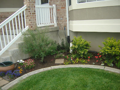 The Garden Geek: Front Flower Beds Planted and Ready