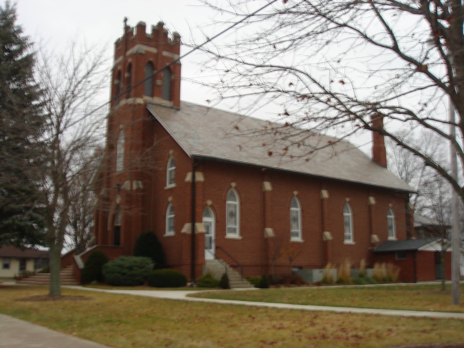 Tour Fort Wayne Indiana! Sweet little brick country church