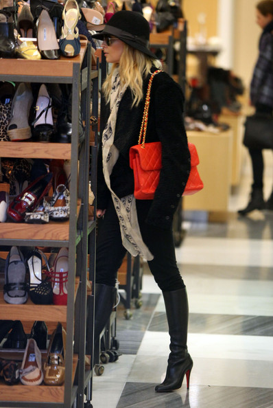 NICOLE RICHIE NEWS: SPOTTED: Nicole Richie & stylist shop at Barneys