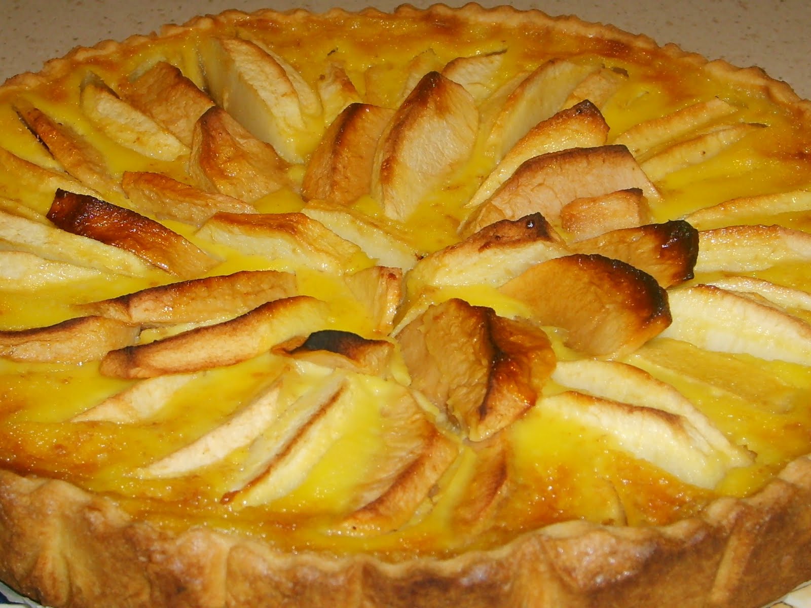 Итальянский пирог с яблоками который вкуснее. Яблочная кростата. Заливной пирог с яблоками.
