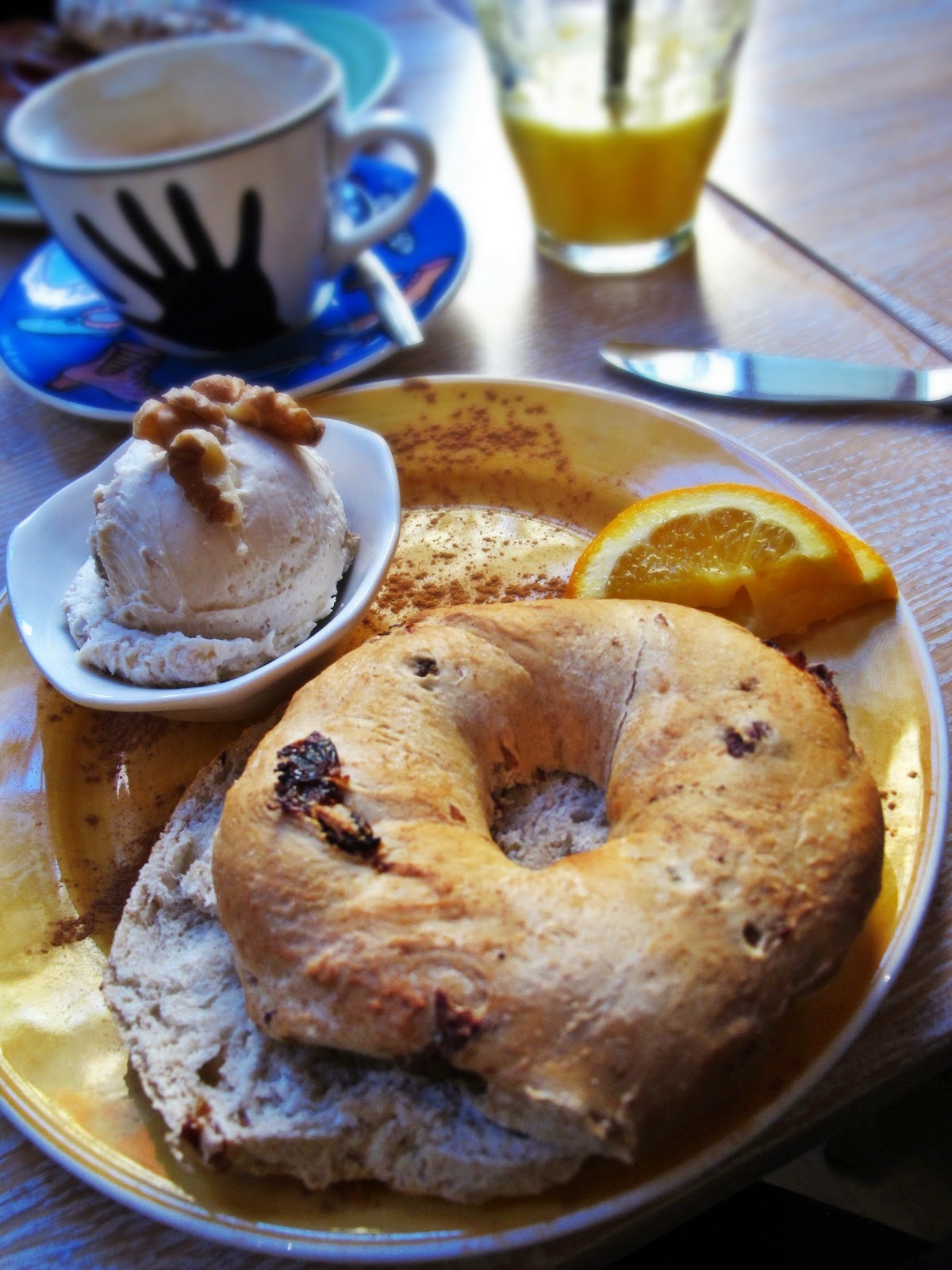 The HungryTrotting Couple.....goes ANYWHERE! Utrecnt, The Netherlands