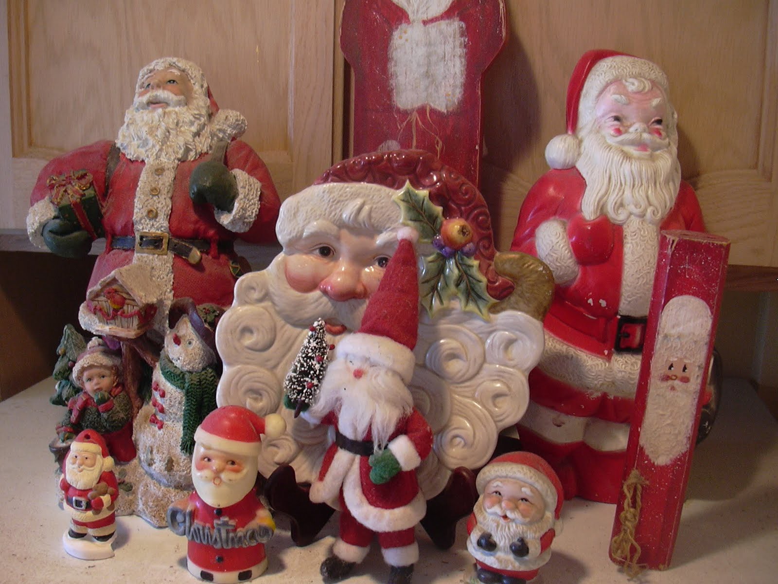 Christmas Twigs Blog How To Collect Santas For A Fun Santa Clause Display