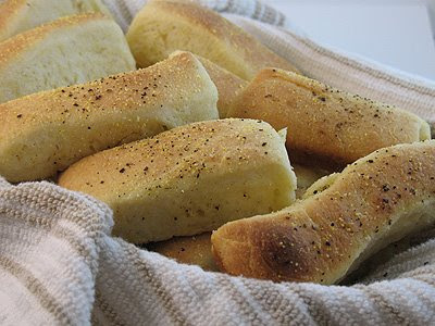 A close up photo of pull apart cornmeal dinner rolls in a napkin.