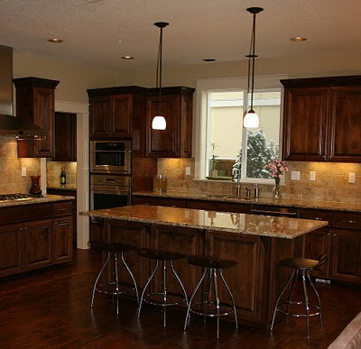 Kitchen Cabinet Paint on Out With A Kitchen That Was Similar To Mine  Dark Wood Cabinets