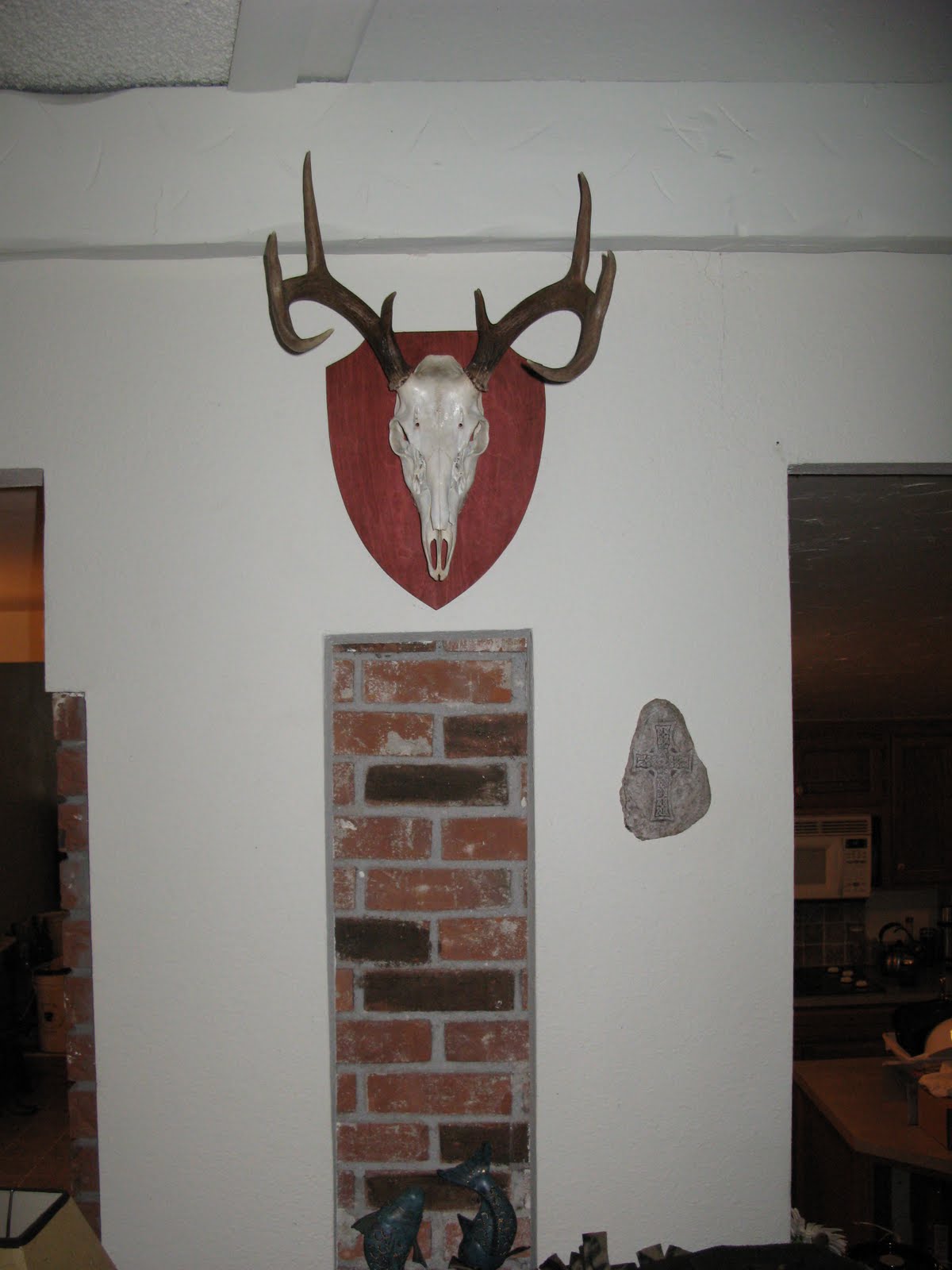 Wapiti with an Arrow Finished European Mount