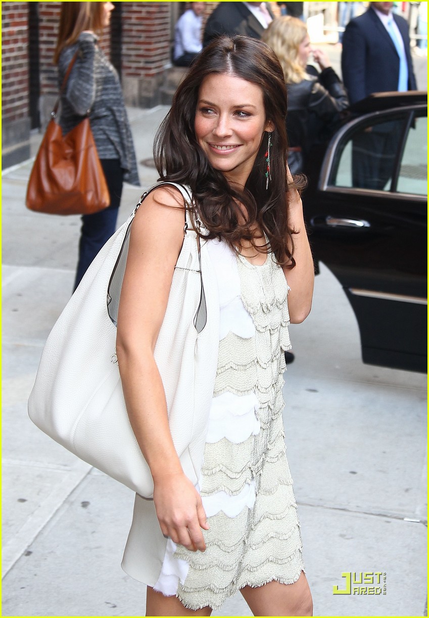 Wallpaper World Evangeline Lilly Smiling Photos