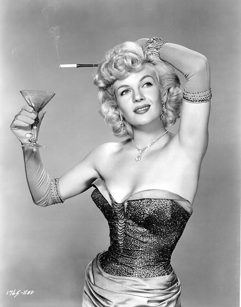 Курящие красавицы 20-60-х. Знаменитые кинозвезды с сигаретой.