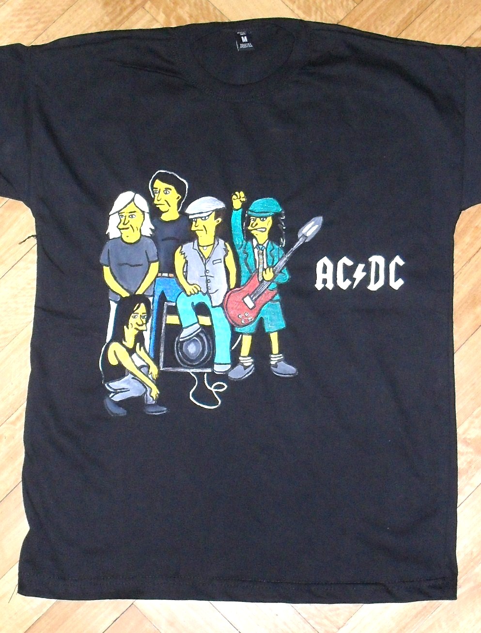 Luli Morucci: Remera de AC DC