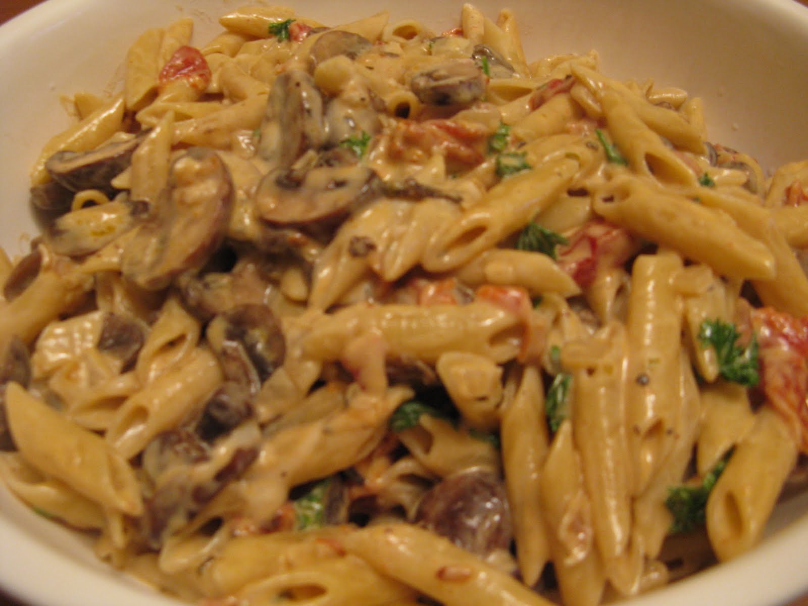 in-the-vossen-kitchen-creamy-penne-mushrooms