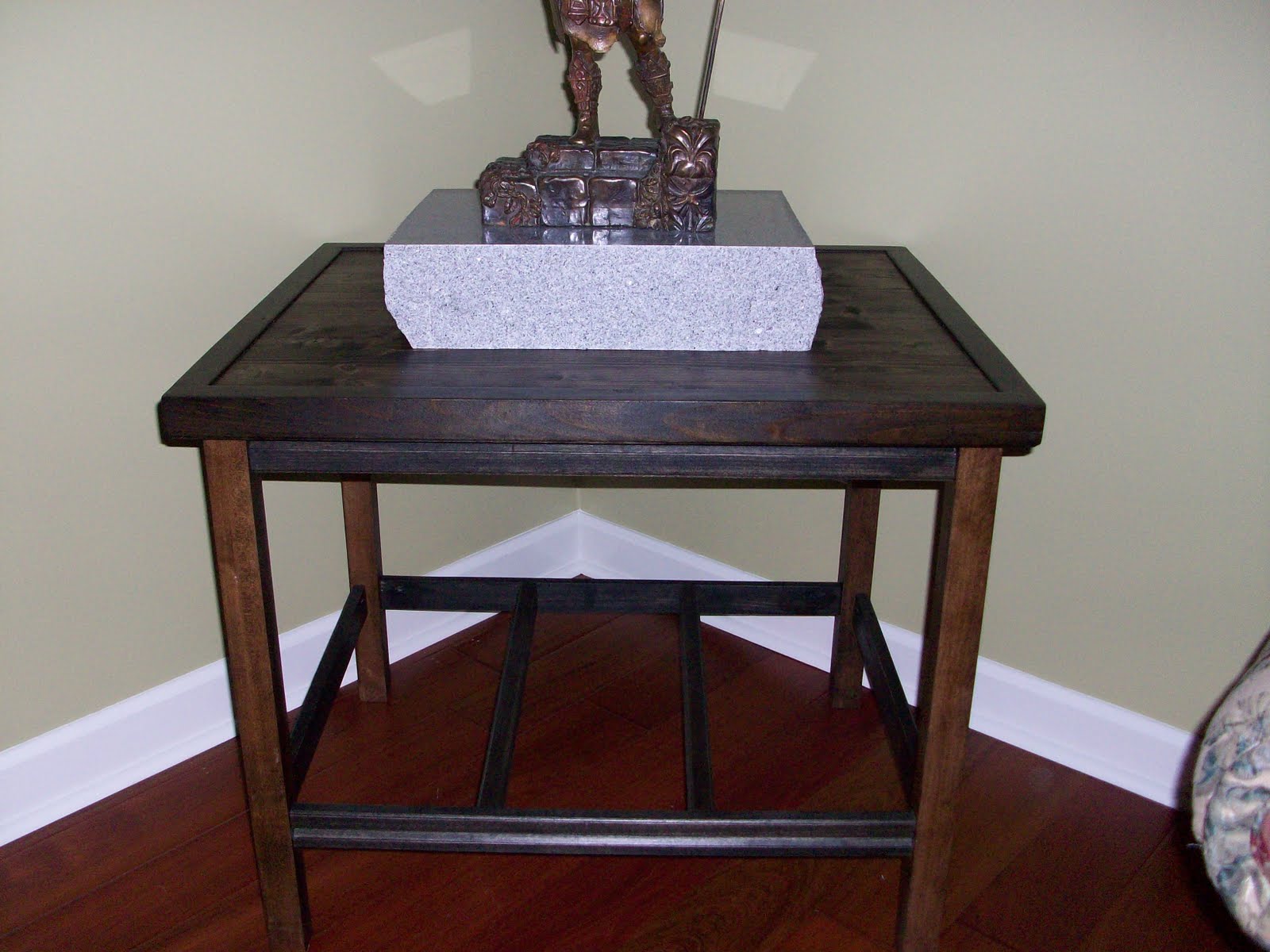 Tom's Wood Projects Statue Display Stand