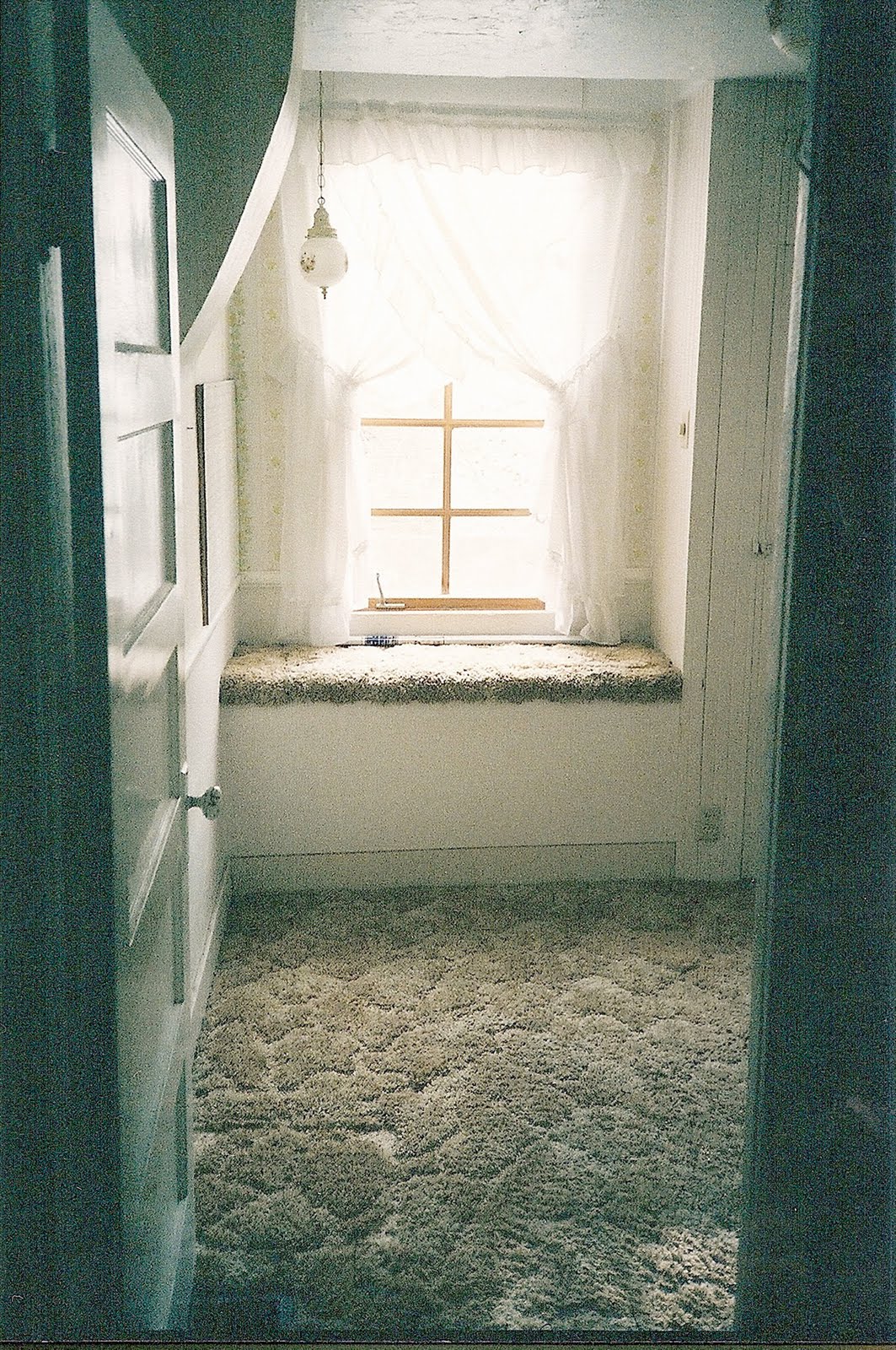 [Small+Bedroom++(1).jpg]