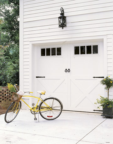 [Carriage-House-Style-Garage-HTOURS0207-de.jpg]