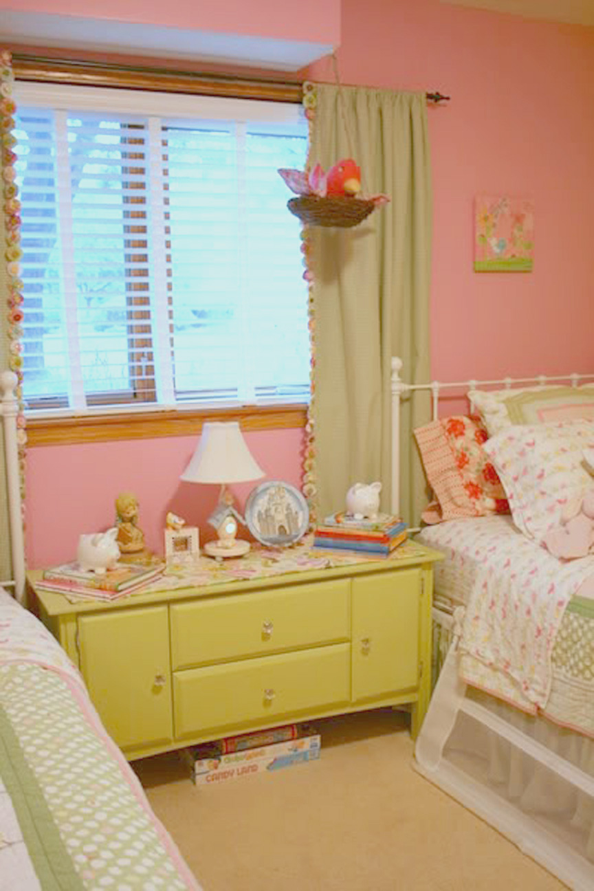 [bedroom013+(1).jpg]