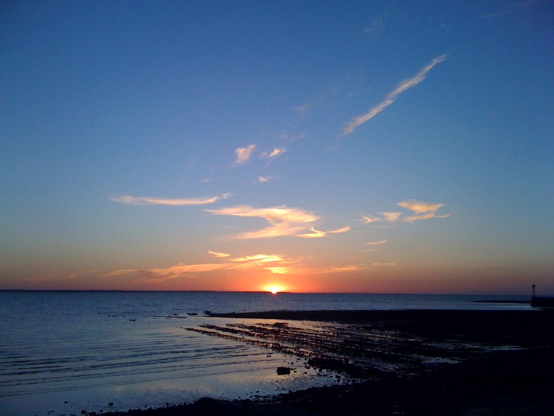 FORT ET CLAIR: Coucher de Soleil sur l’Île de Ré