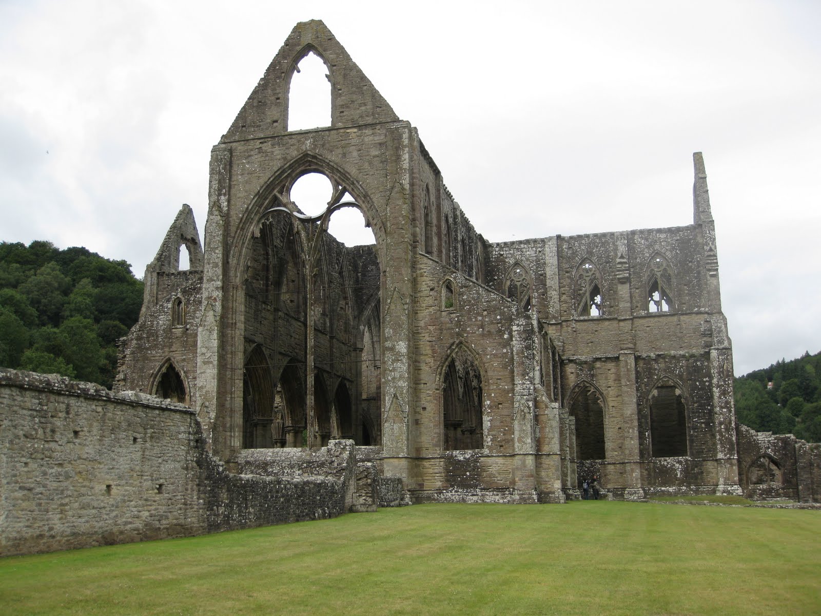 Tintern Abbey by William Wordsworth: Summary and Critical Analysis