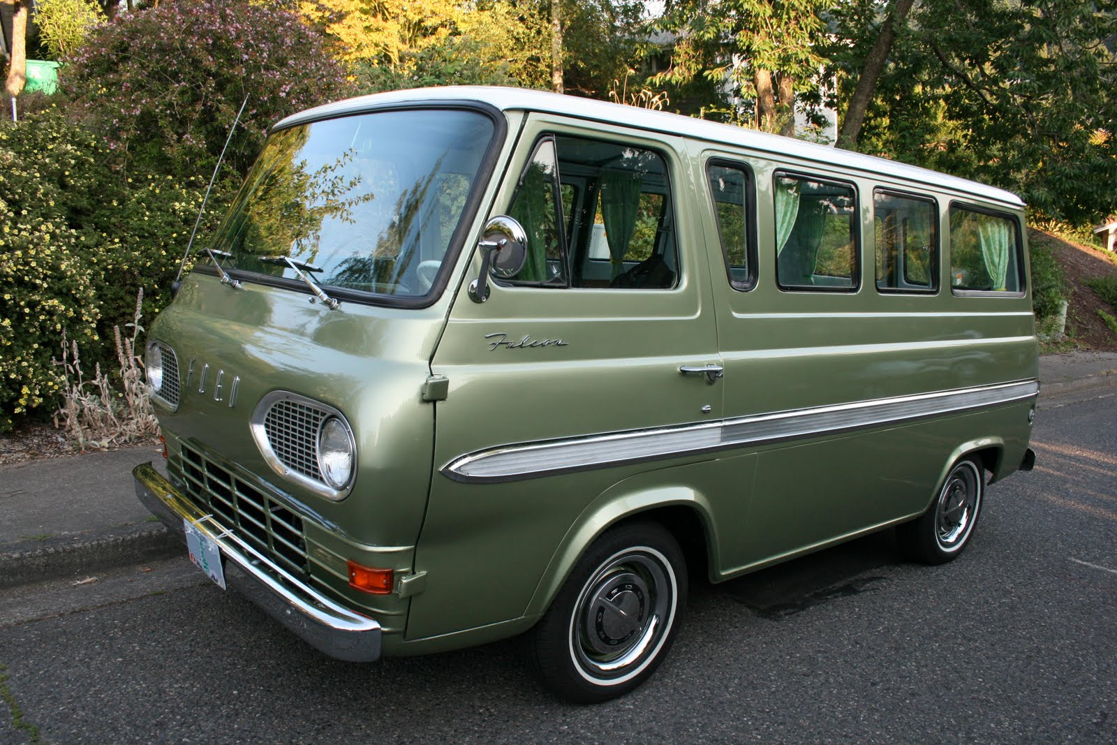 Macclad's Blog: Beautiful 1960s Ford Falcon Van.