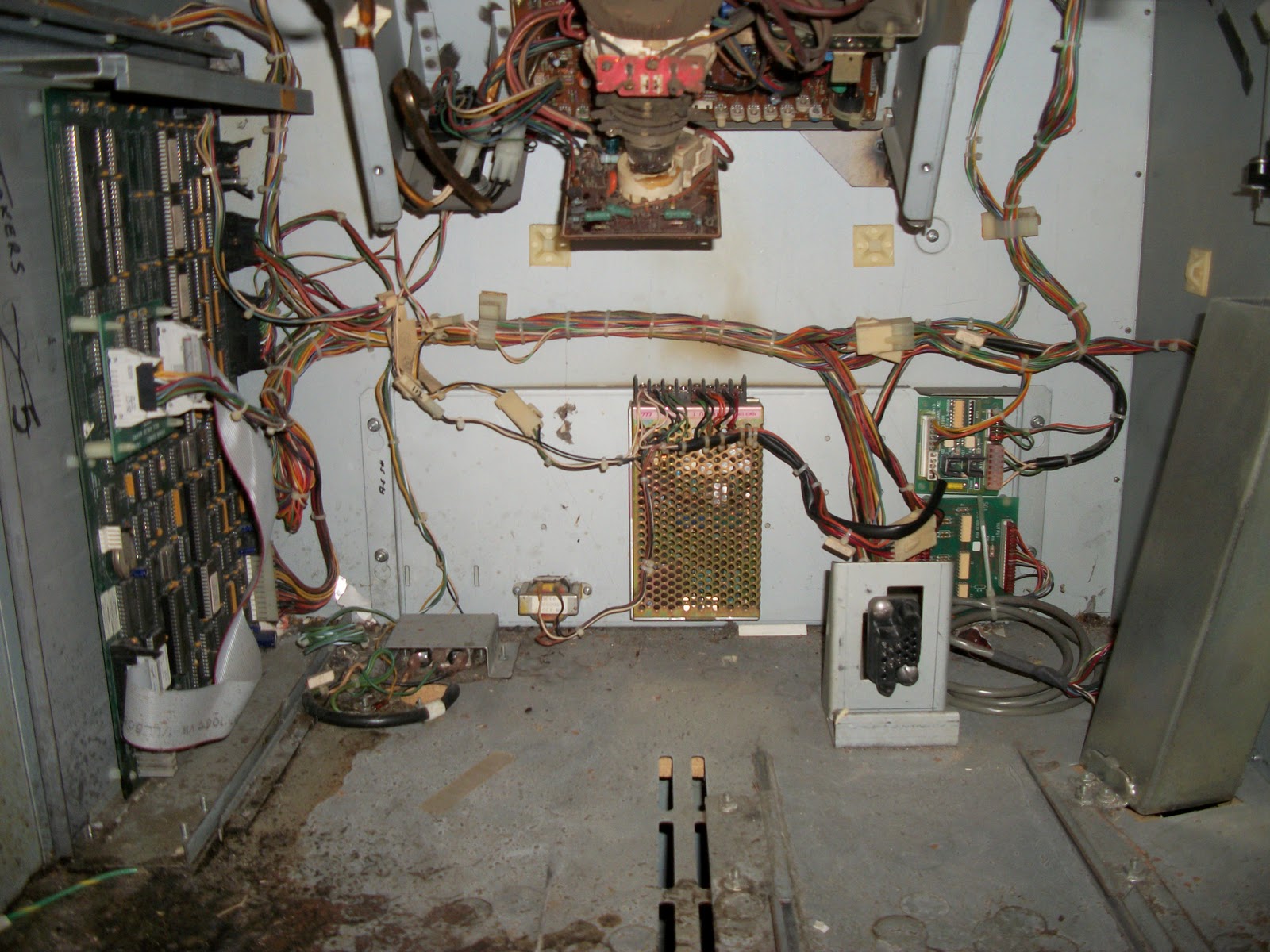 Slot Machine Repair Fun at home with a broken down Sigma game