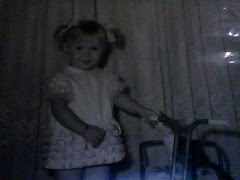 Claudia c/ o gatinho na bicicleta