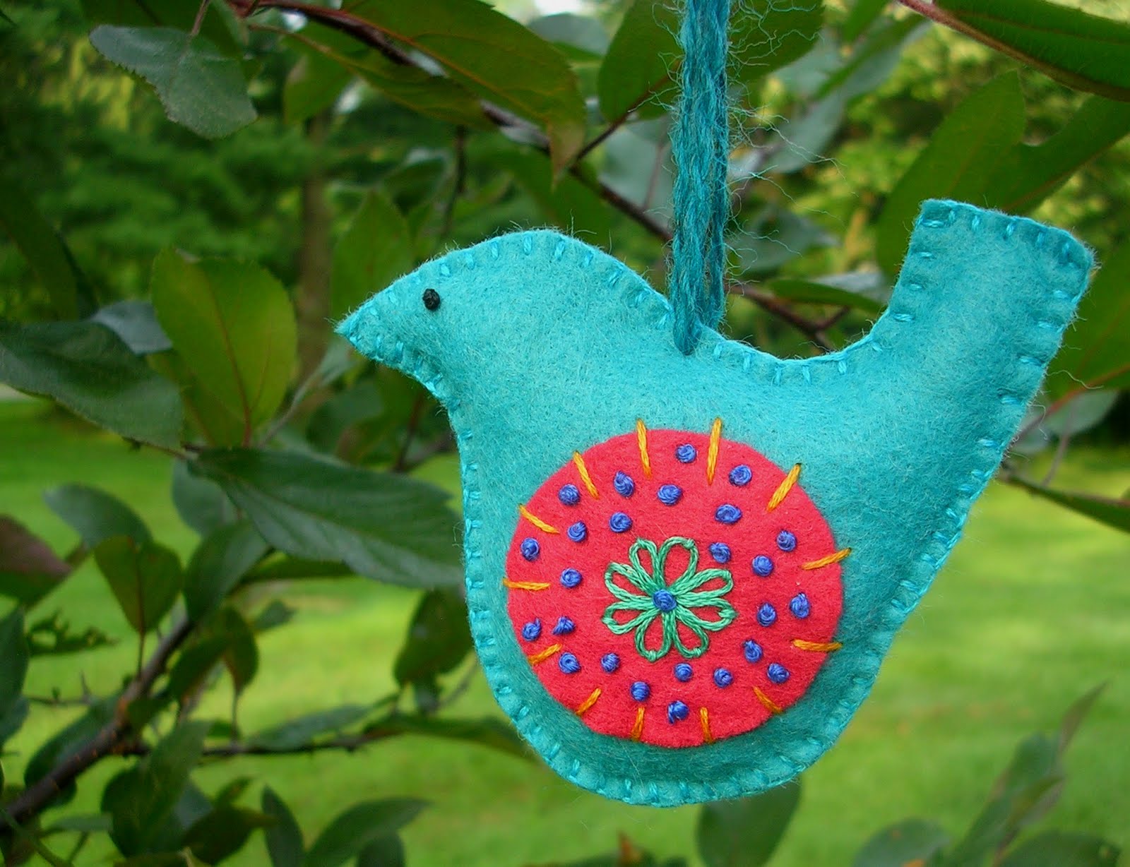 gingerbread-cottage-felt-bird