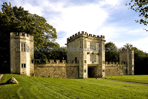 [gatehouse.jpg]
