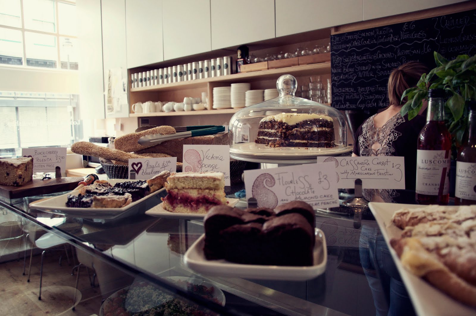 london-review-of-cakes-london-review-of-books-cake-shop