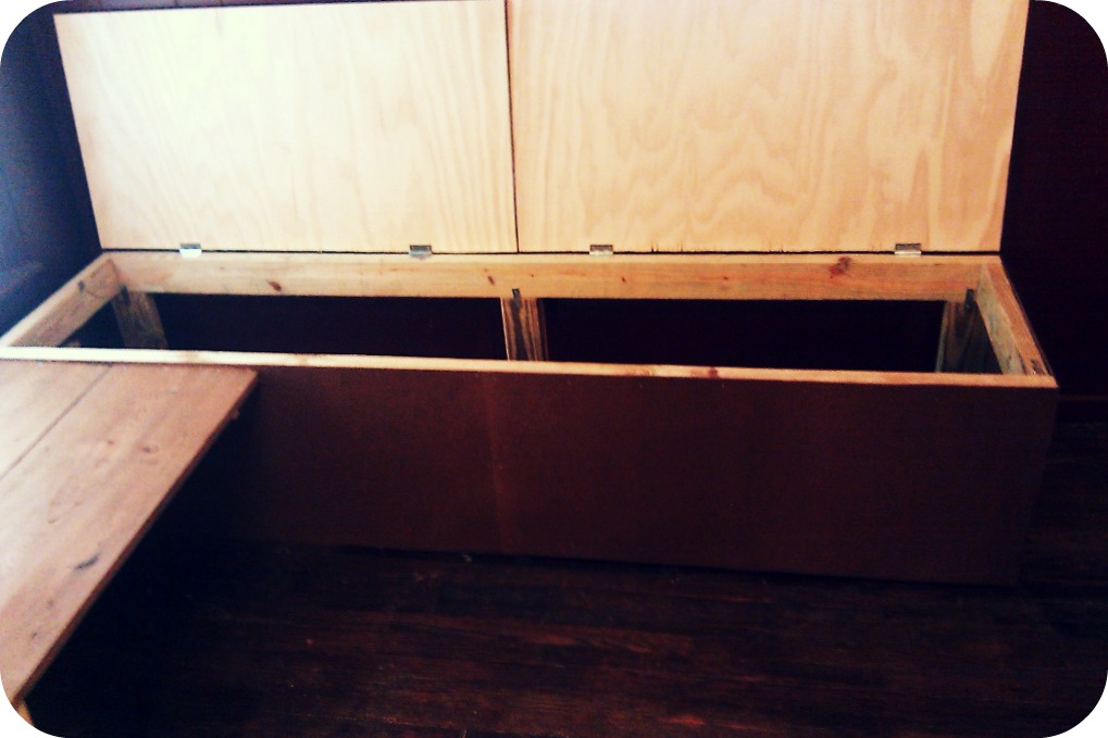 The Yorktown Owens: Built-in Storage Bench