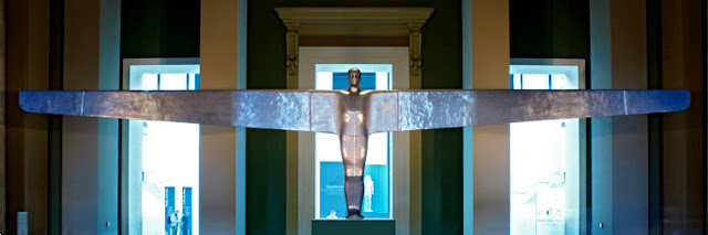 Anthony Gormley's Case for an Angel I