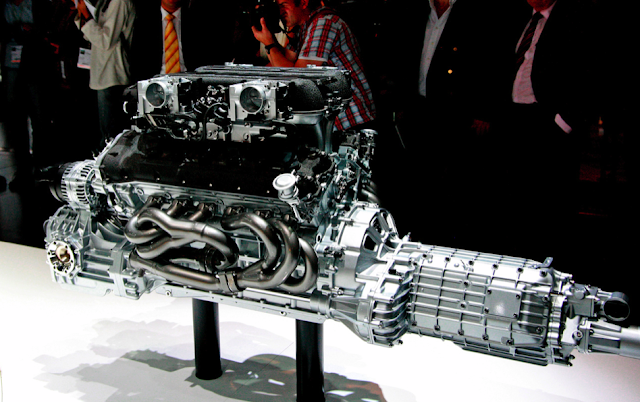 Lamborghini Reventón Roadster engine