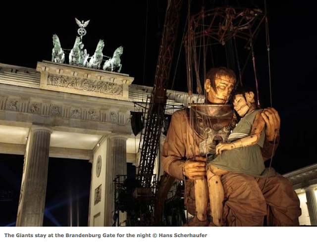 giant marionettes reunite in berlin