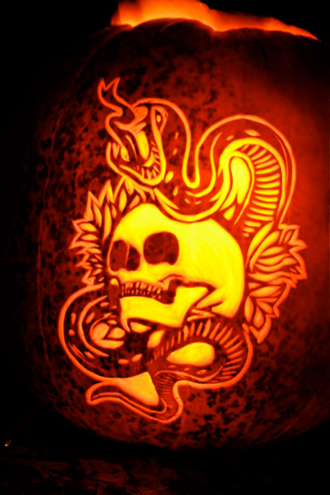 maniac carvers skull snake pumpkin