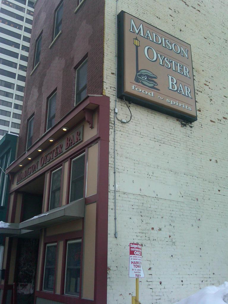 365 Things To Do in South Bend 118 Madison Oyster Bar