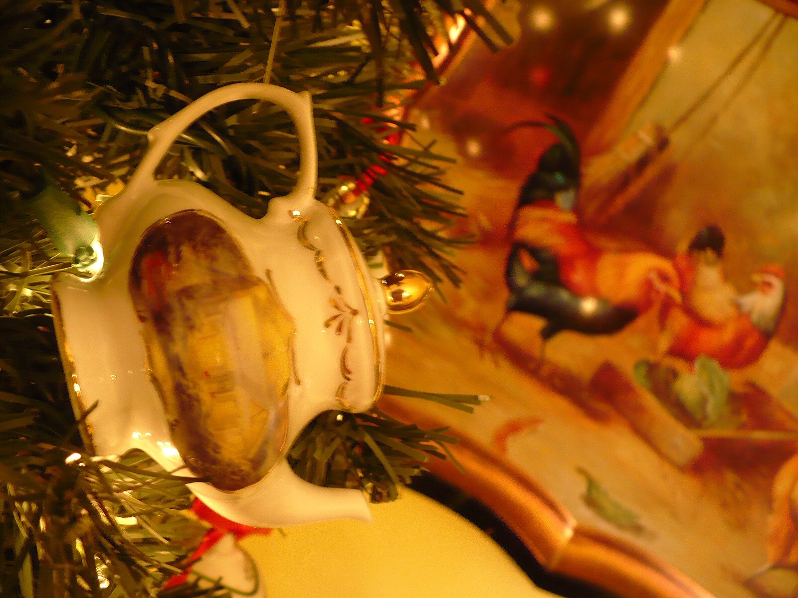 [teapotornament.JPG]