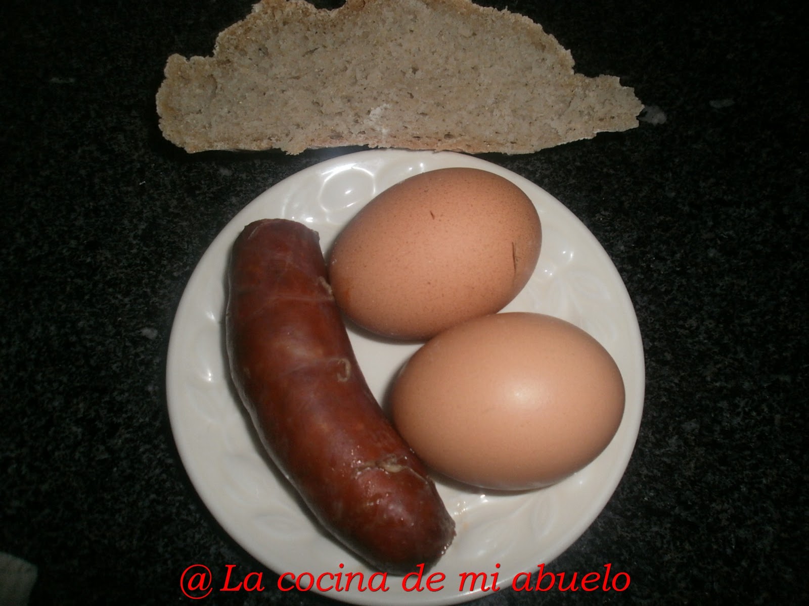 Huevo fritos con pan de millo