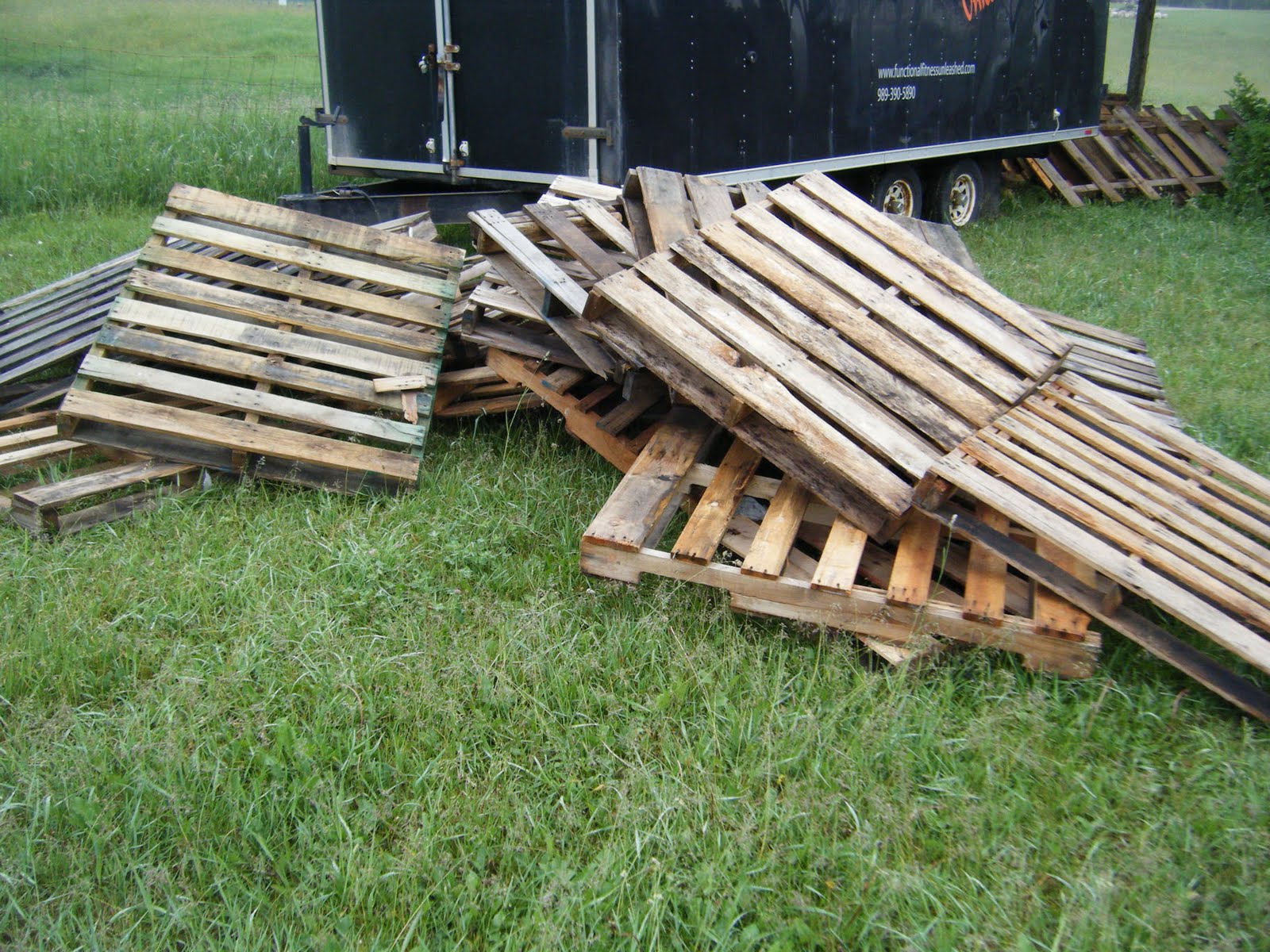 functional-farm-unleashed-pig-pen-construction-step-1