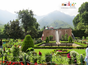 Garden at the entrance of Chashme-Shahi Garden at the entrance of Chashme-Shahi