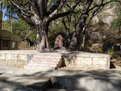 The small temples at the starting point of the Kunti Betta trek