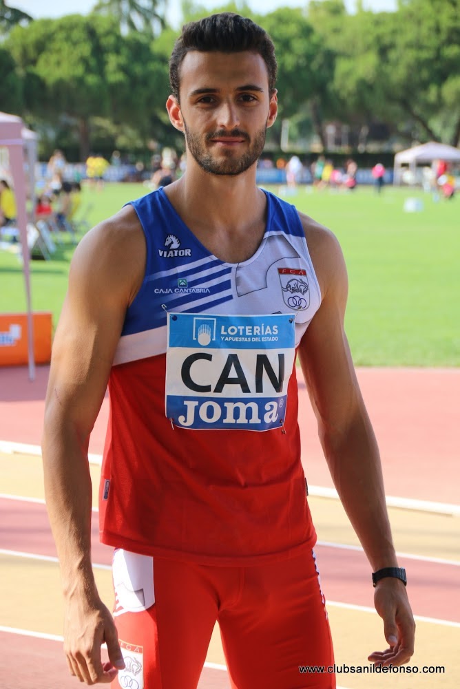 atletismo toledano Lucas Búa (F.C. Barcelona), vencedor de los 400 m.l